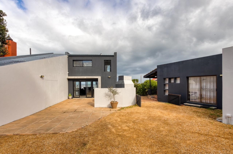 5 Bedroom Property for Sale in Sandbaai Western Cape